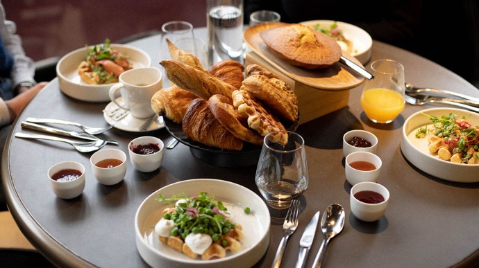 Madame Brasserie的早午餐桌